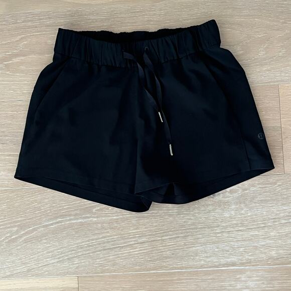 Lululemon On The Fly Shorts Woven 2.5" Black sz 4 - Picture 4 of 7